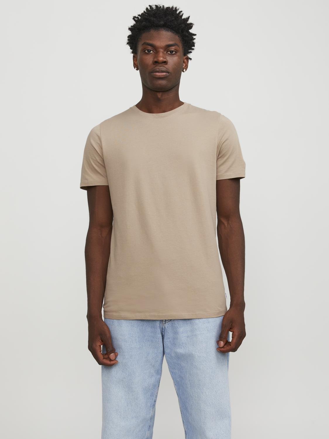 model_shot-front